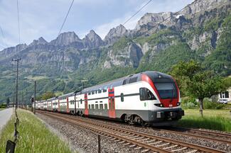 Doppelstocktriebzug mit ABB-Antriebssystem für den Einsatz im Regional- und Fernverkehr der SBB. 