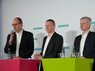 (von links) Dr. Jürgen Brandes, Dr. Jan Mrosik und Ralf Christian standen der Presse in der abschließenden Fragerunde Rede und Antwort.