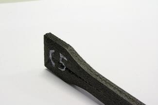 Ziel der Zusammenarbeit sind, faserverstärkte thermoplastische Kunststoffe zu optimieren, sodass sie für den industriellen 3D-Druck geeignet sind.