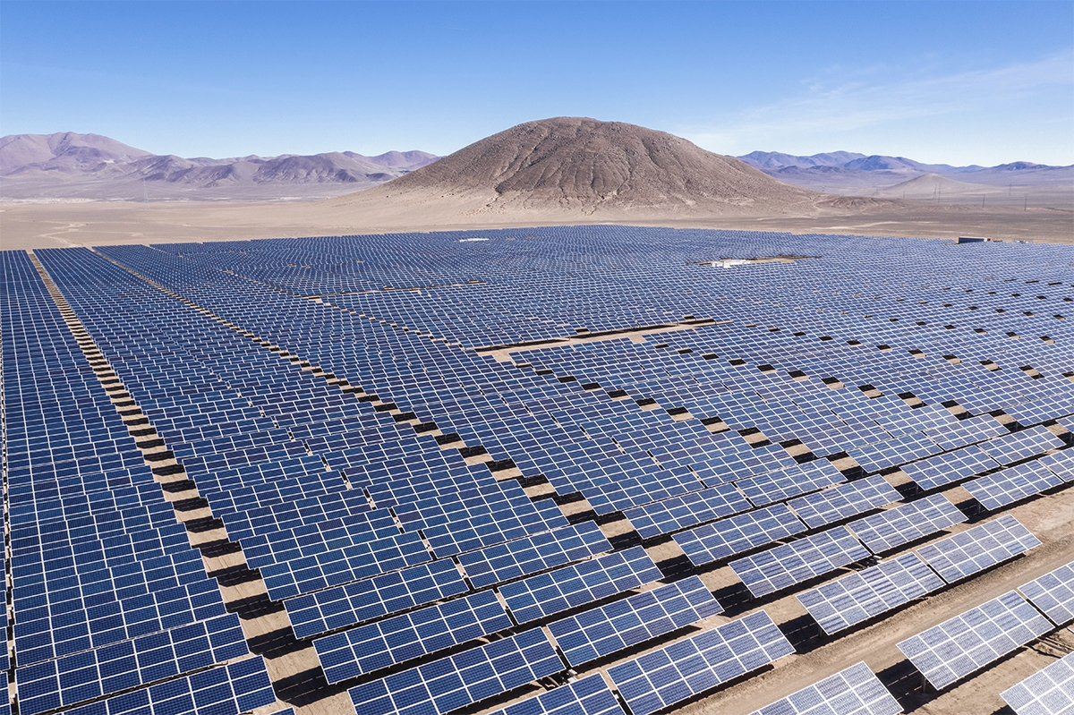 Photovoltaik-Anlage in der Atacama-Wüste, Chile (2.500 m bis über 5.000 m ü. M.)