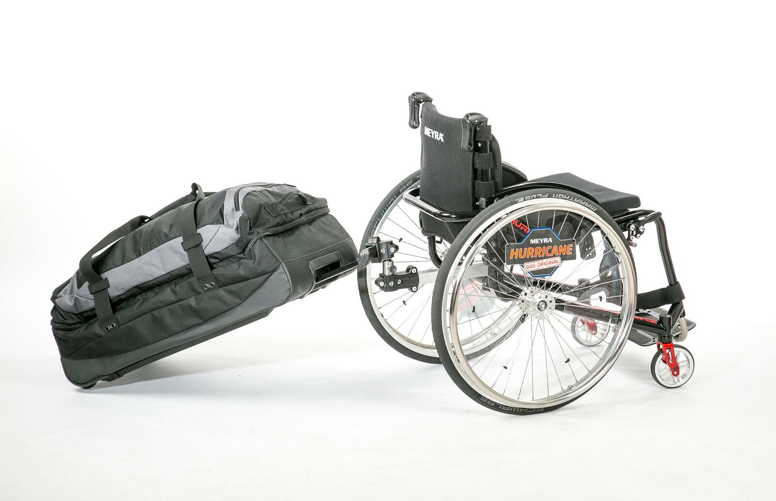 In der Rollstuhlkupplung Rollikup sind zahlreiche Bedienteile und Normelemente aus dem Heinrich Kipp Werk verbaut – Rollstuhlkupplung Rollikup nutzt Arretierbolzen im Alltag.