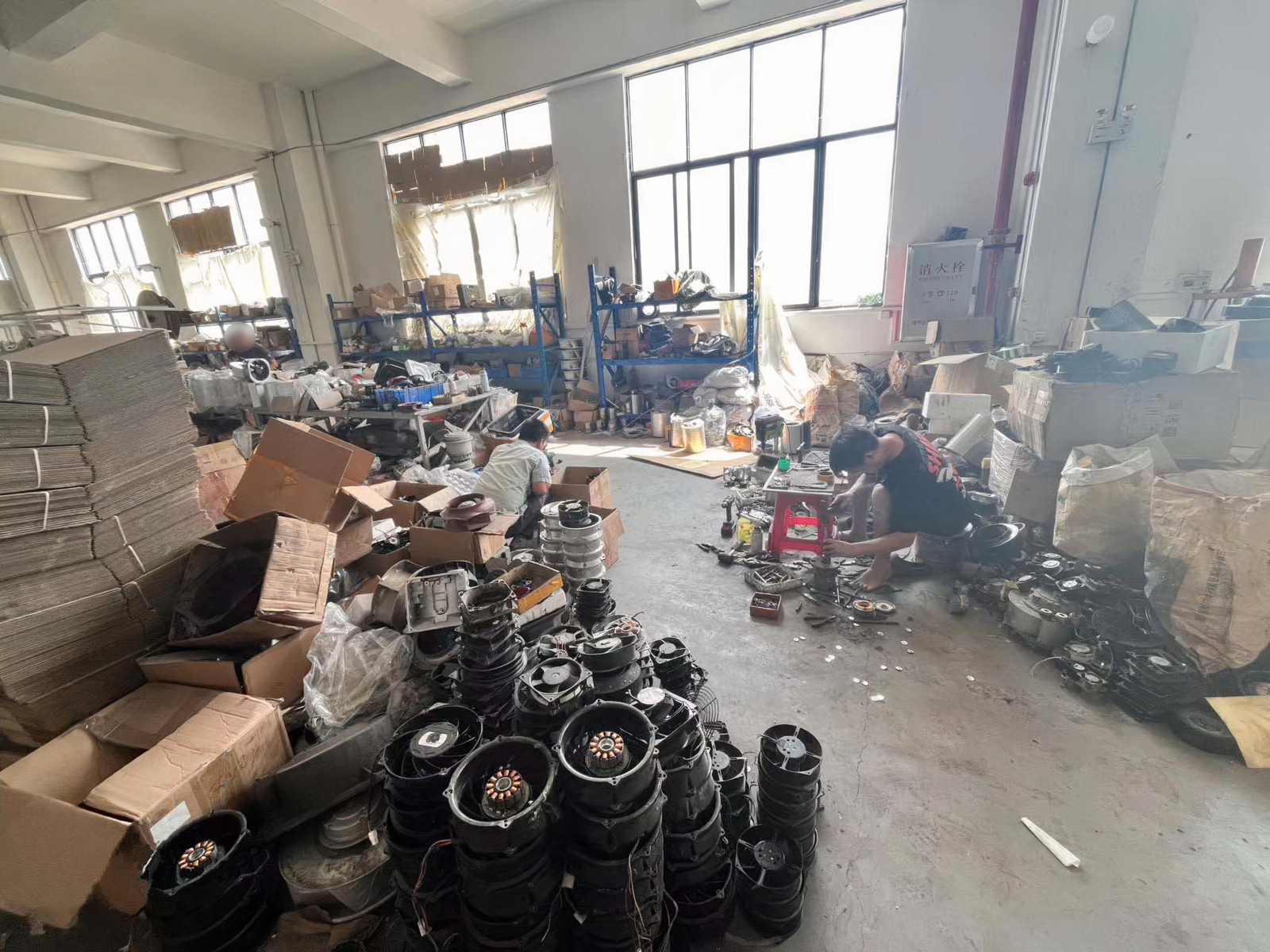 EBM-Papst und die lokalen Behörden gehen bei einer Razzia in einer Fälscherfabrik in China erfolgreich gegen Produktfälschungen vor.
