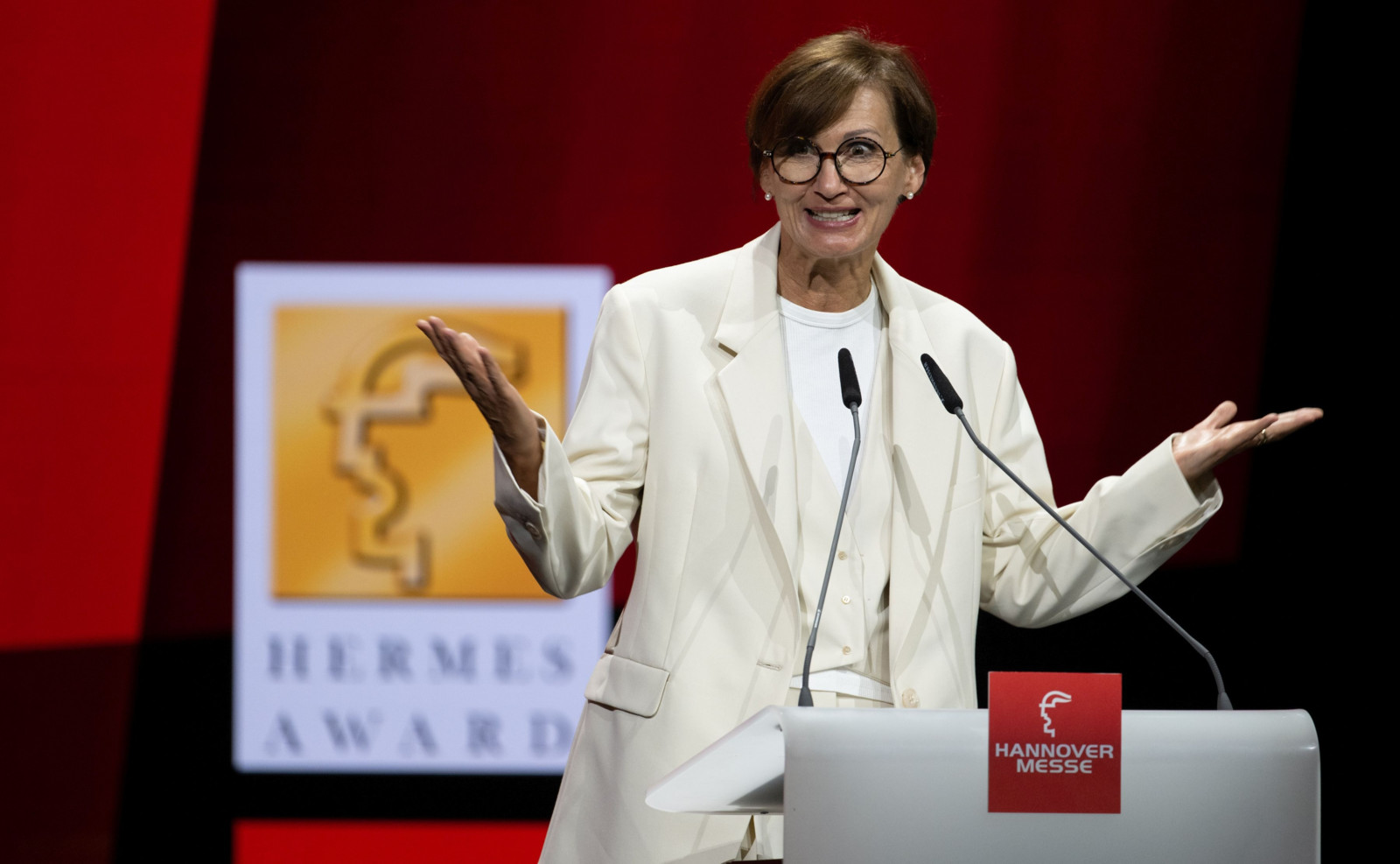 Bettina Stark-Watzinger, Bundesministerin für Bildung und Forschung wird auch 2024 wieder den Hermes Award übergeben.