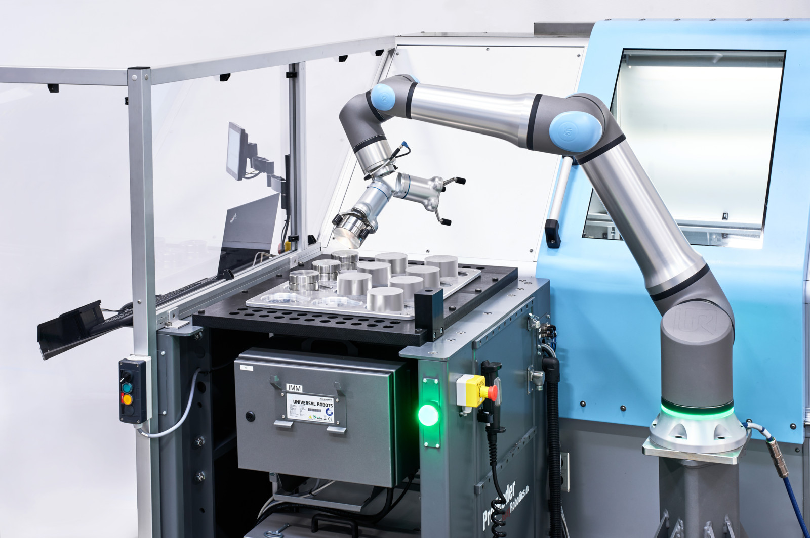 Im November 2023 brachte Universal Robots mit dem UR30 das zweite Modell der neuen Cobot-Serie auf den Markt, der seinen Kunden neue Automatisierungsmöglichkeiten eröffnet. 